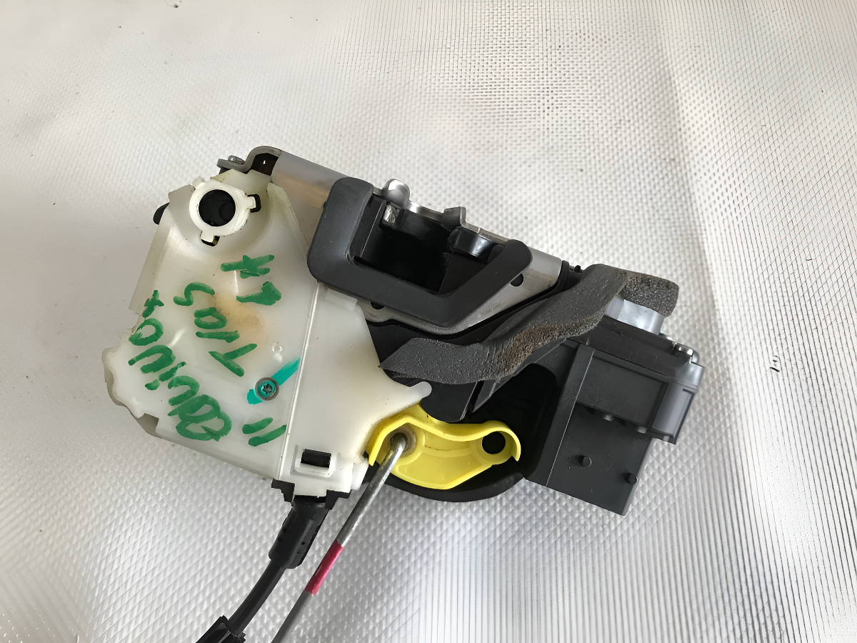 Chapa  Puerta Trasera Izquierda Chevrolet Equinox 2010-2013