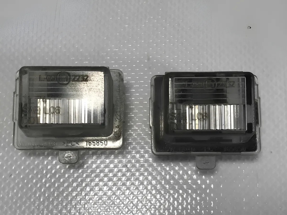 Mercedes Benz Clase C 07-11 Mica De Luz De Placa Trasera