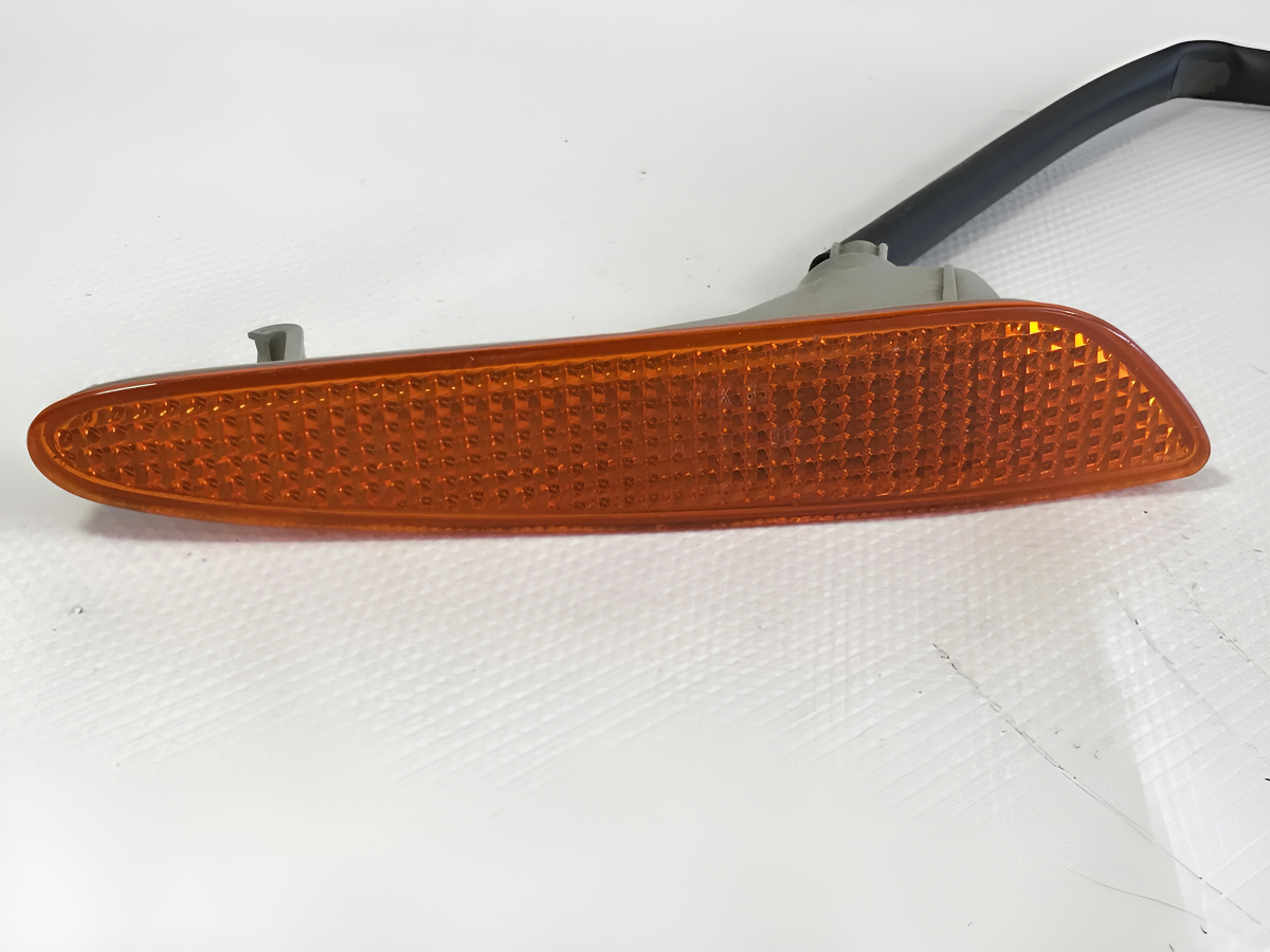 Mercedes Benz Clase E 2003-2006 Direccional Delantero  Der.