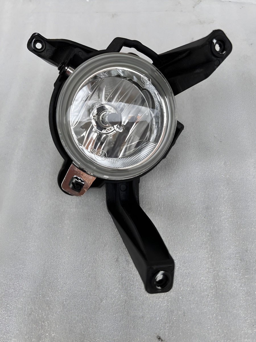 Faro De Niebla Derecho Chevrolet Aveo 2010-2017 Usado Negro - vista 1