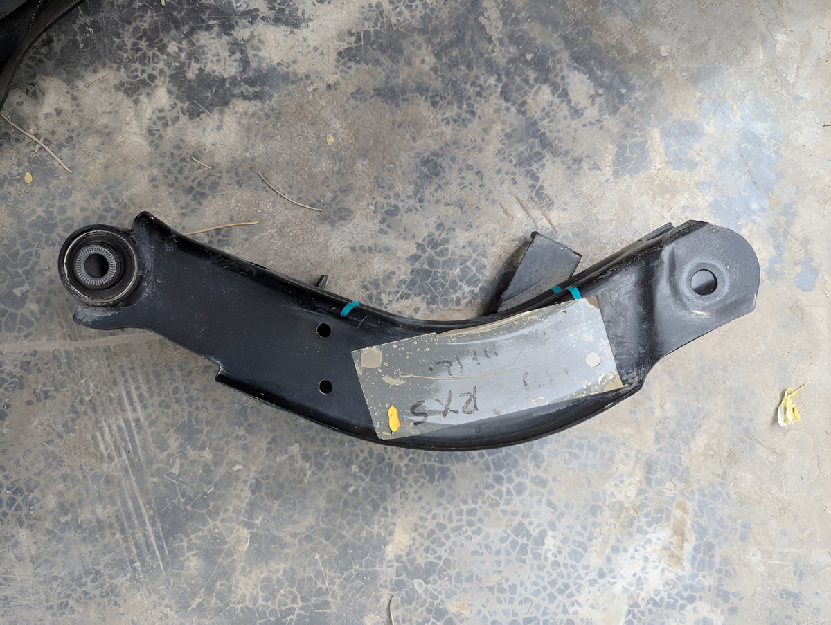 Mg Rx5 2023-2025 Brazo Suspension Trasero Derecho