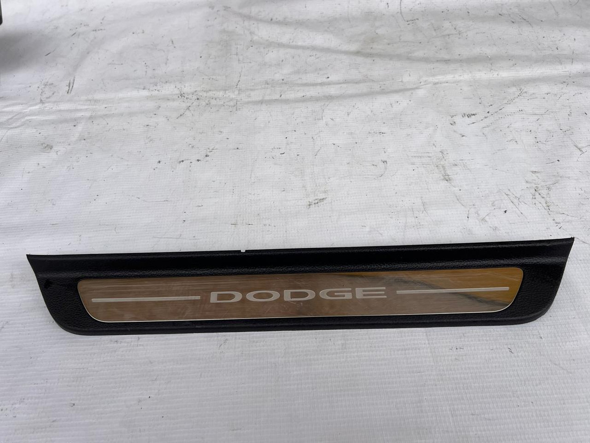 Moldura De Estribo Izquierdo Dodge Journey 2022-2024 Origina Cromado Y Negro
