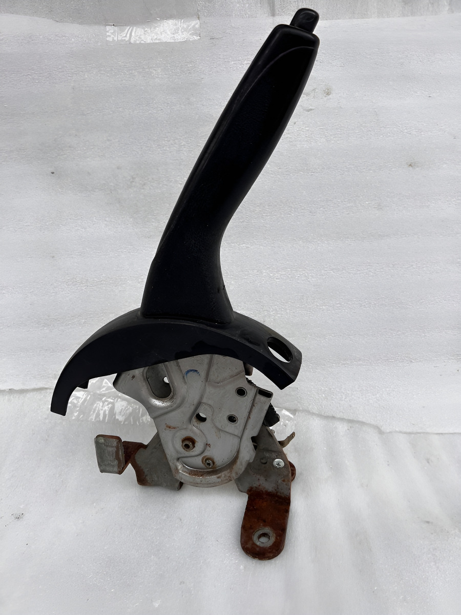Palanca De Freno De Mano Nissan Versa 2012-2019 Usado Origin