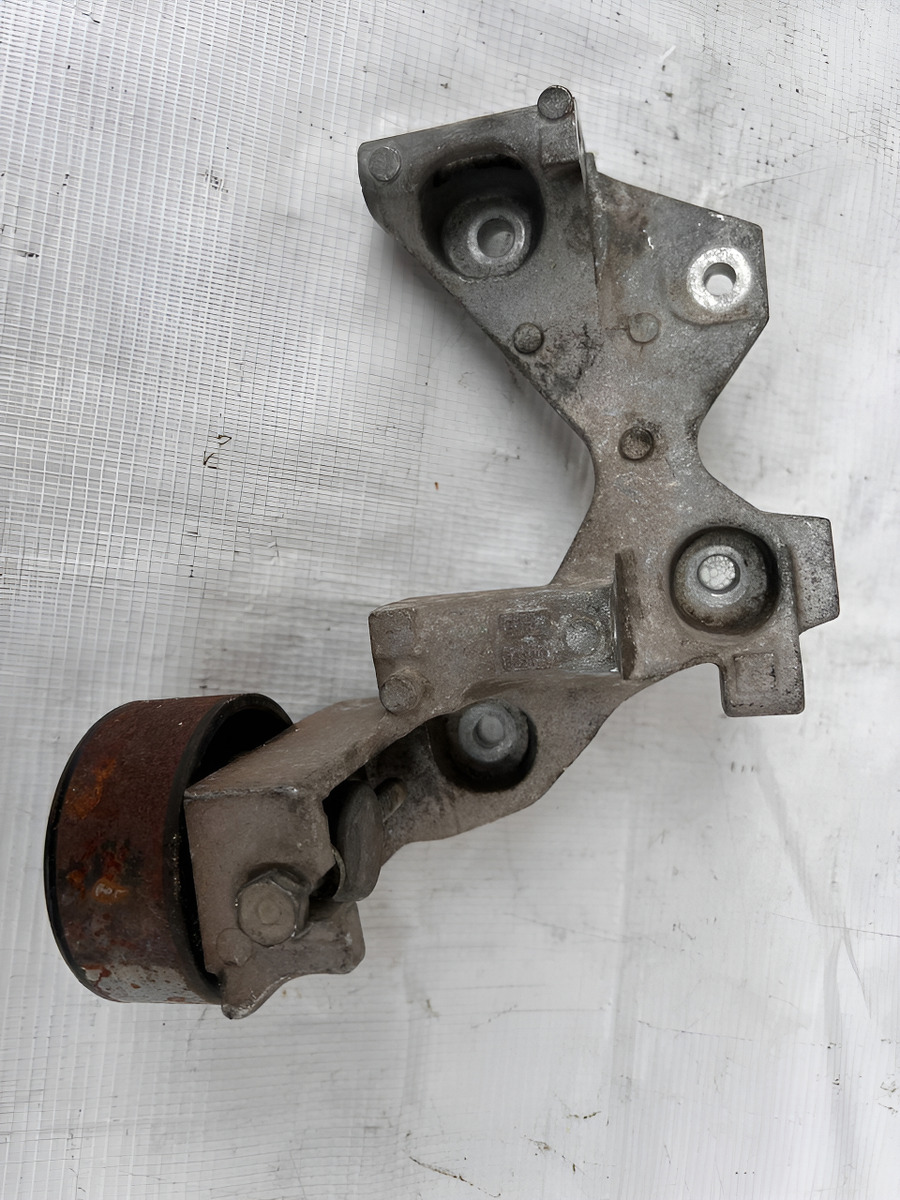 Base Alternador Con Polea Tensora Nissanversa 12-19 Original