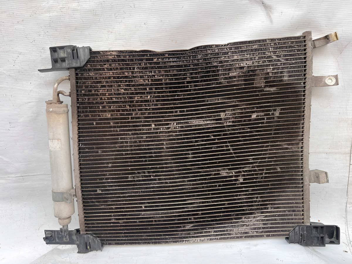Condensador Nissan March 2012-2019 Usado Original Gris