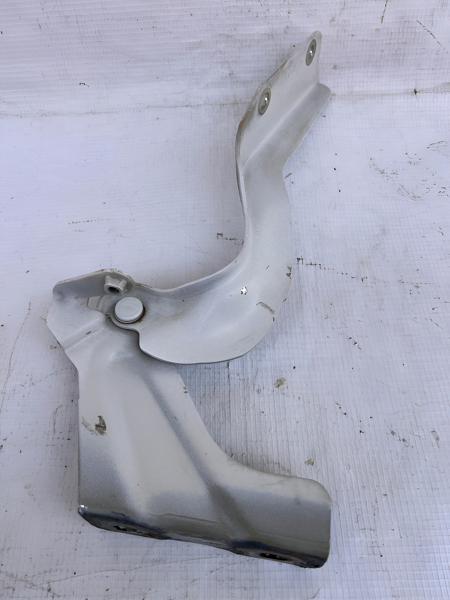 Bisagra Izquierda De Cofre Nissanmarch 2012-2019 U Original