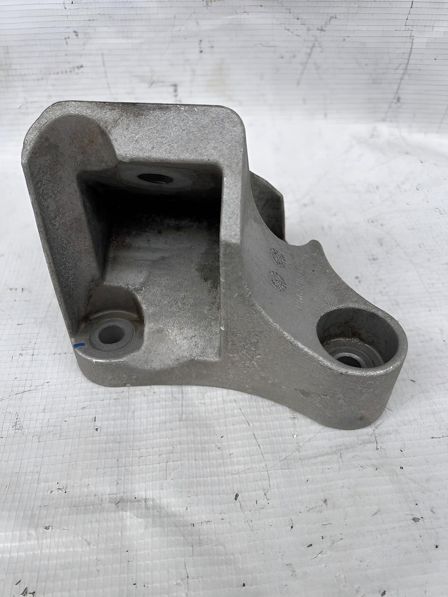 Soporte De Motor Chevrolet S10 Max 2023-2024 Usado Original Gris - vista 1