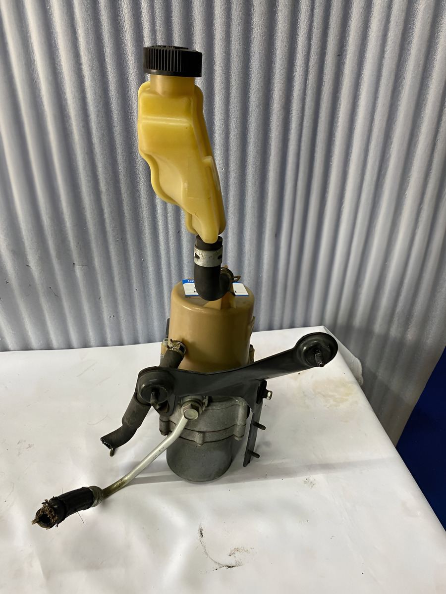 Bomba De Direccion Hidraulica Mazda 3 2005 2006 2008 2009 2