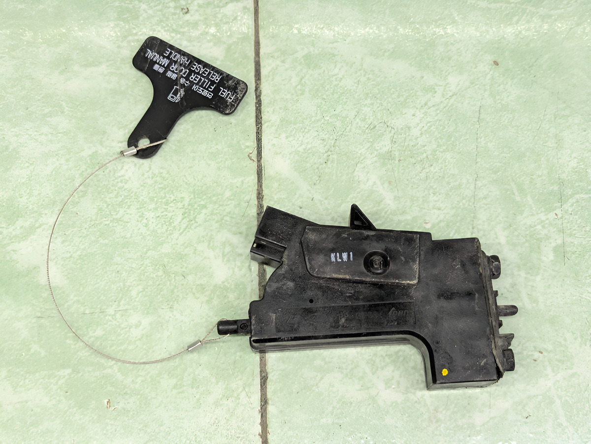 Hyundai Sonata 2015-2017 Chapa Tapa Gasolina