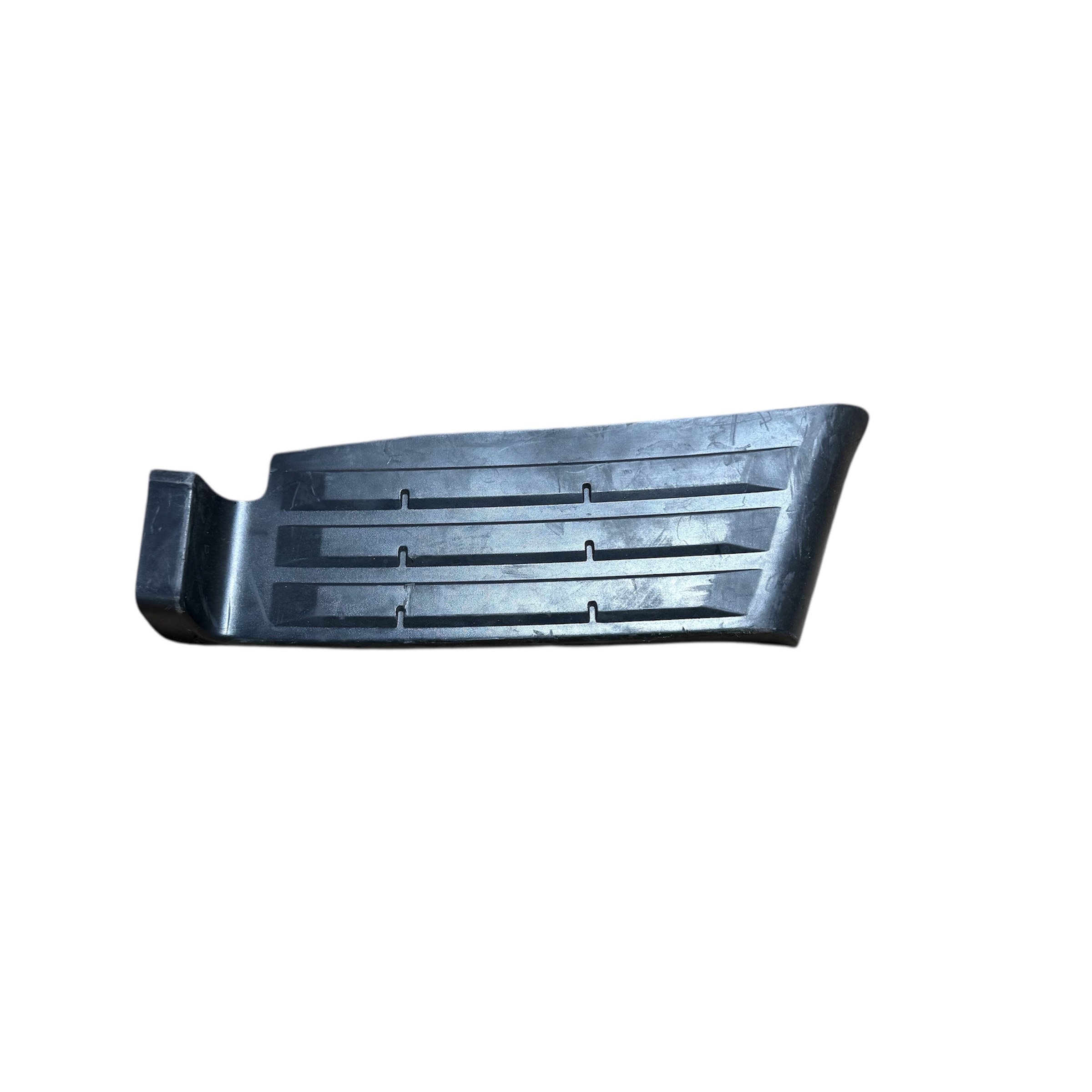 Mitsubishi L200 2015 - 2017 Moldura para defensa Trasera Derecho Usado Original