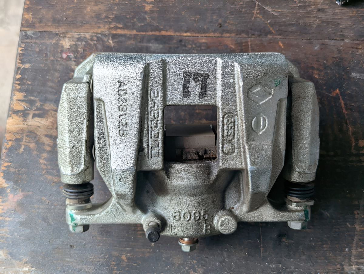 Nissan Kicks 2.0 2025-2026 Caliper Delantero Izquierdo