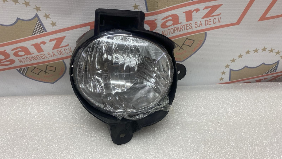 Faro Niebla Derecho C/base Toyota Hiulux 12 Al 15 - vista 1