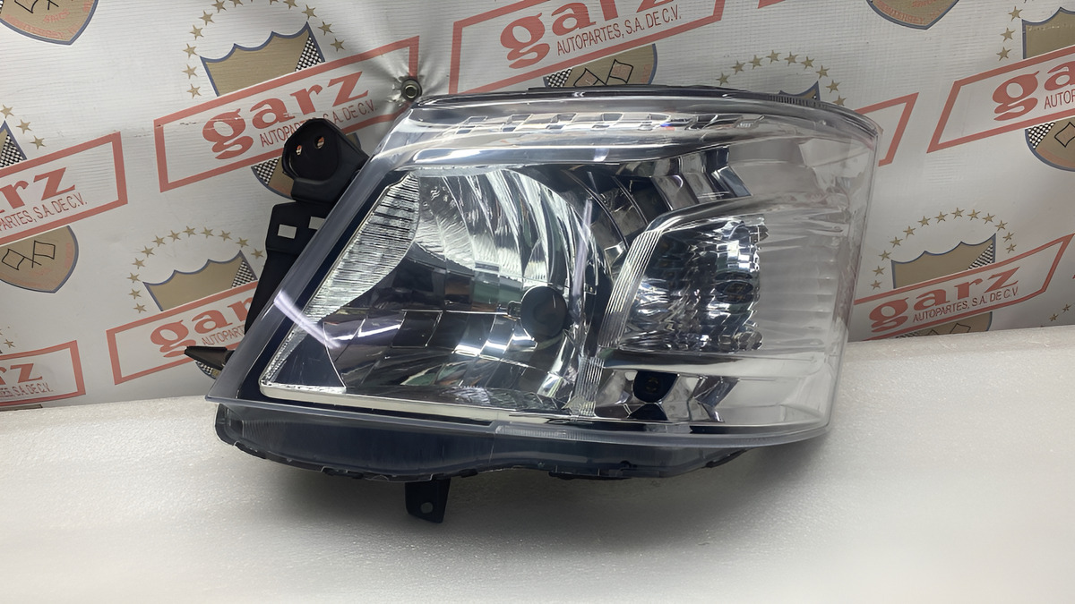 Faro Izquierdo Nissan Urvan 2013 Al 2019 - vista 1
