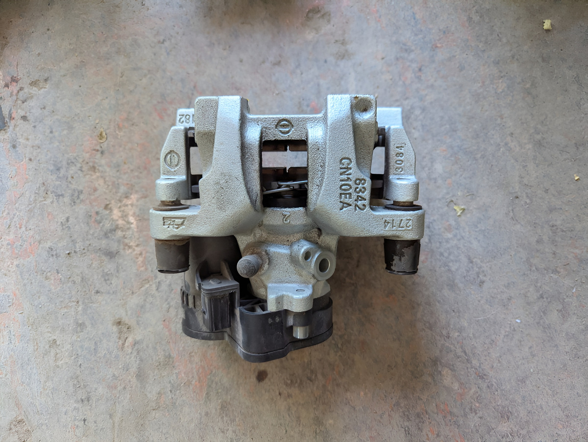 Nissan Kicks 2.0 2025-2026 Caliper Trasero Derecho Elect