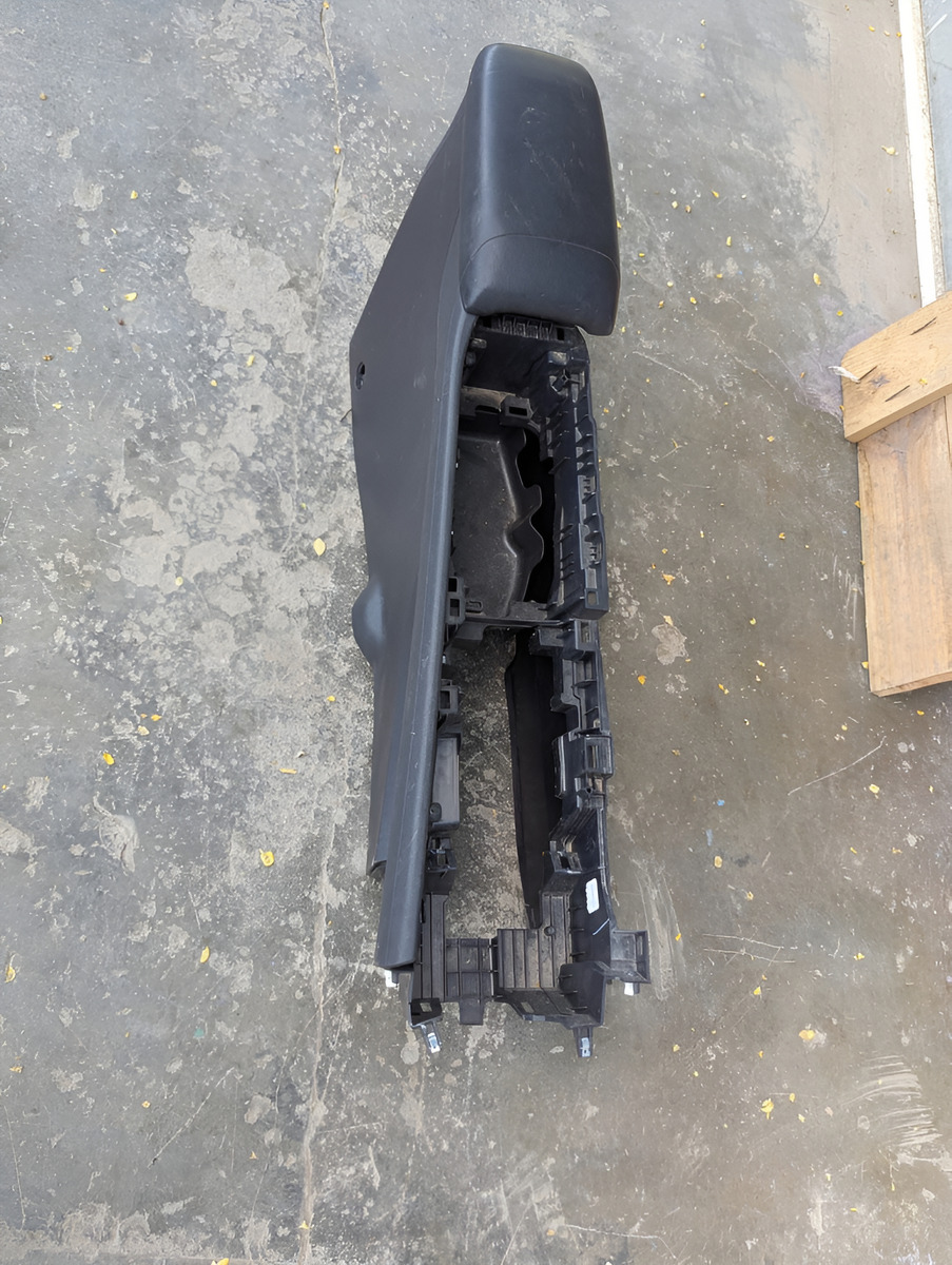 Nissan Kicks 2025-2026 Consola Central