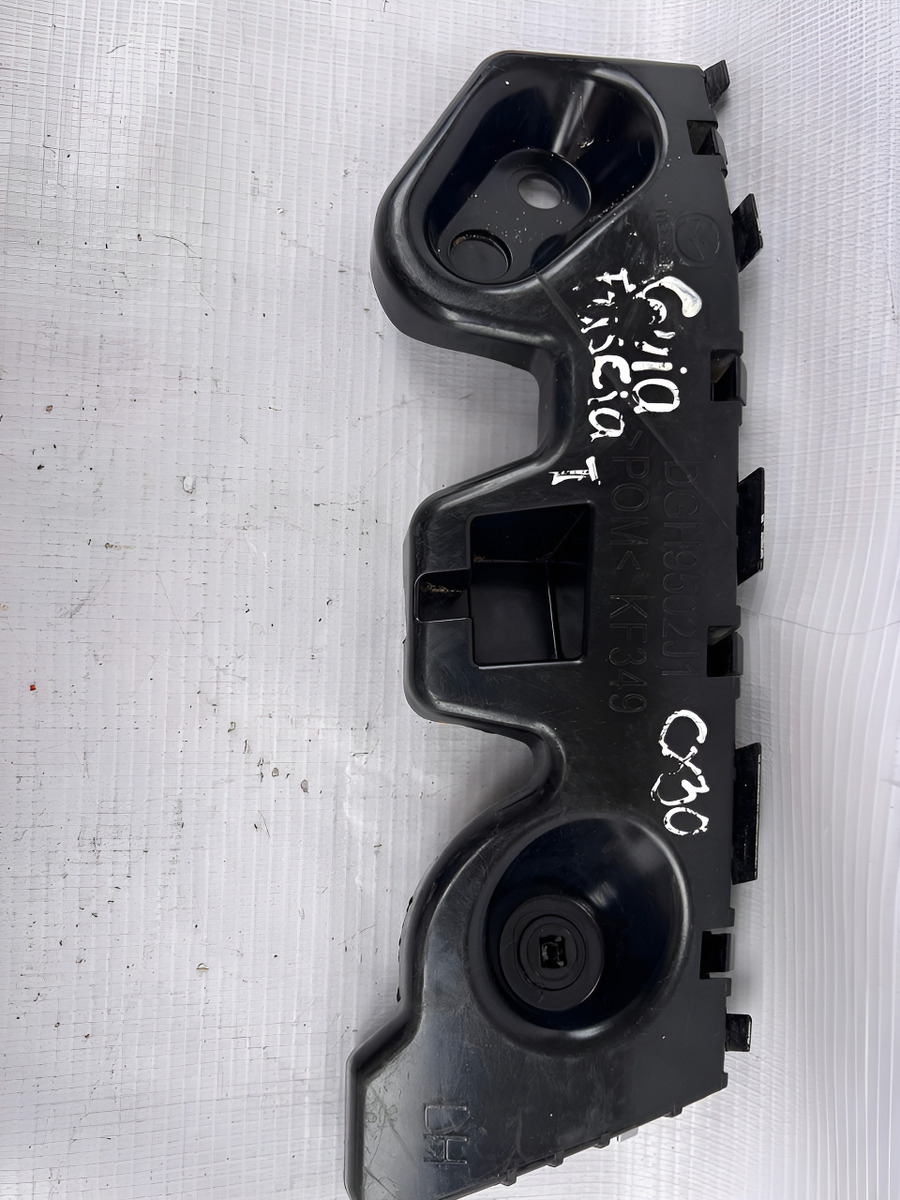 Guía Facia Trasera Izquierda Mazda Cx-30 19-24 Usado Origina - vista 1
