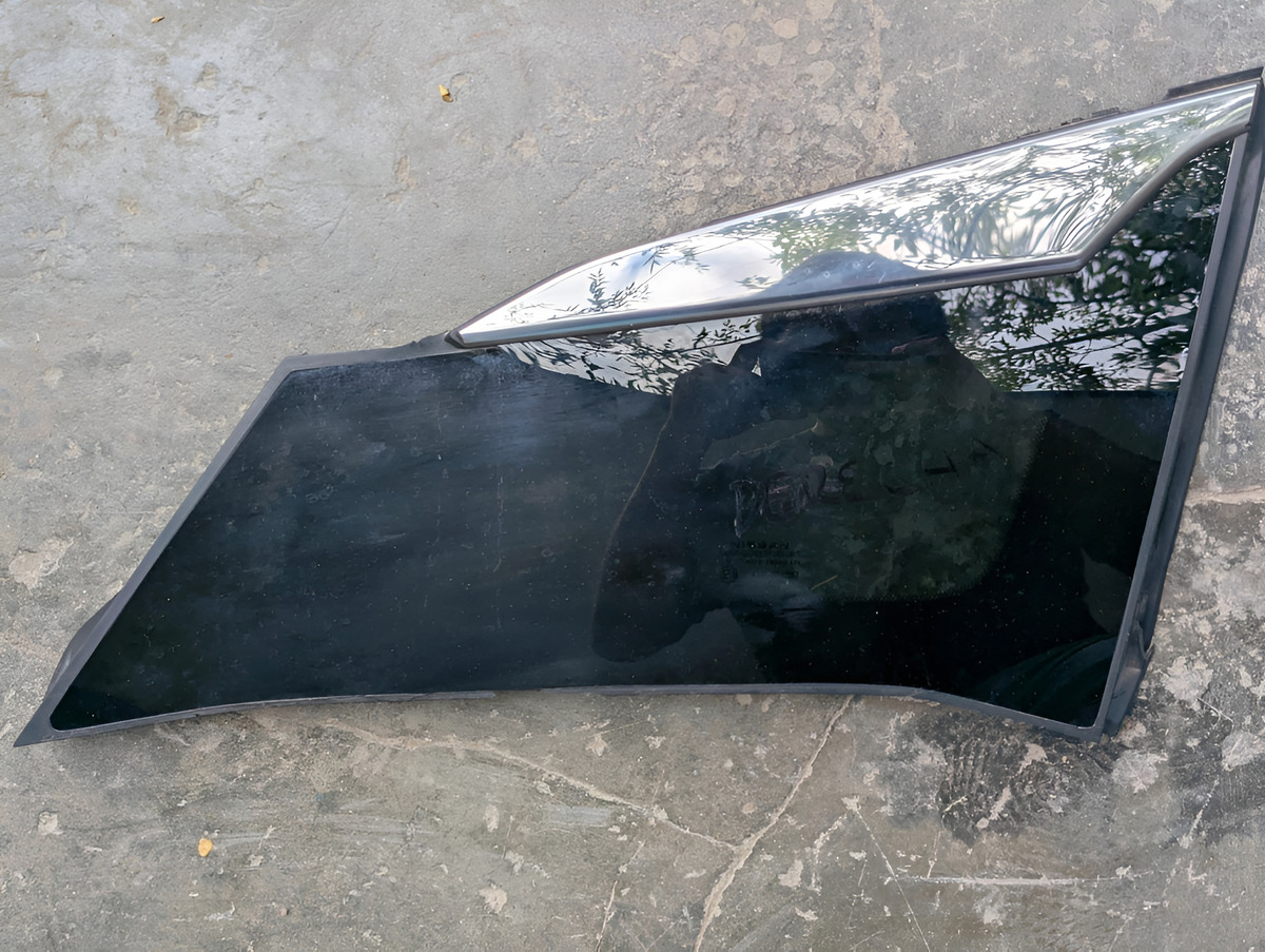 Nissan Kicks 2025-2026 Vidrio Aleta Trasero Derecho
