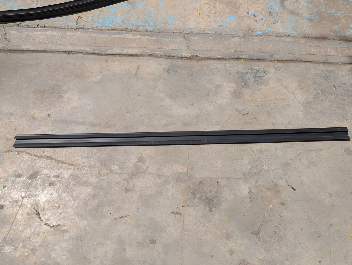 Nissan Kicks 2025-2026 Empaque De Estribo Derecho