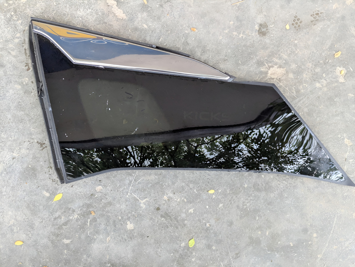 Nissan Kicks 2025-2026 Vidrio Aleta Trasero Izquierdo