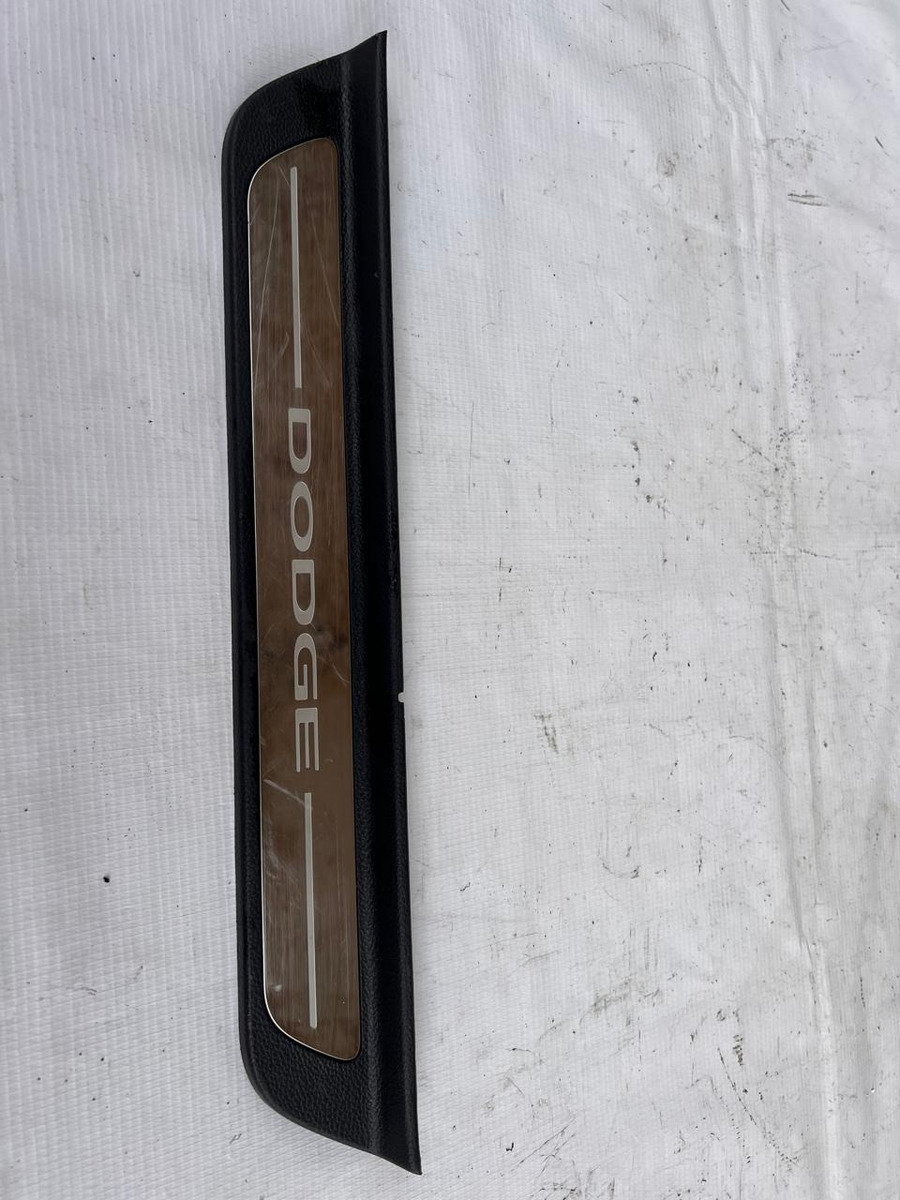 Moldura De Estribo Derecho Dodge Journey 22-24 Usadoriginal Cromado Y Negro