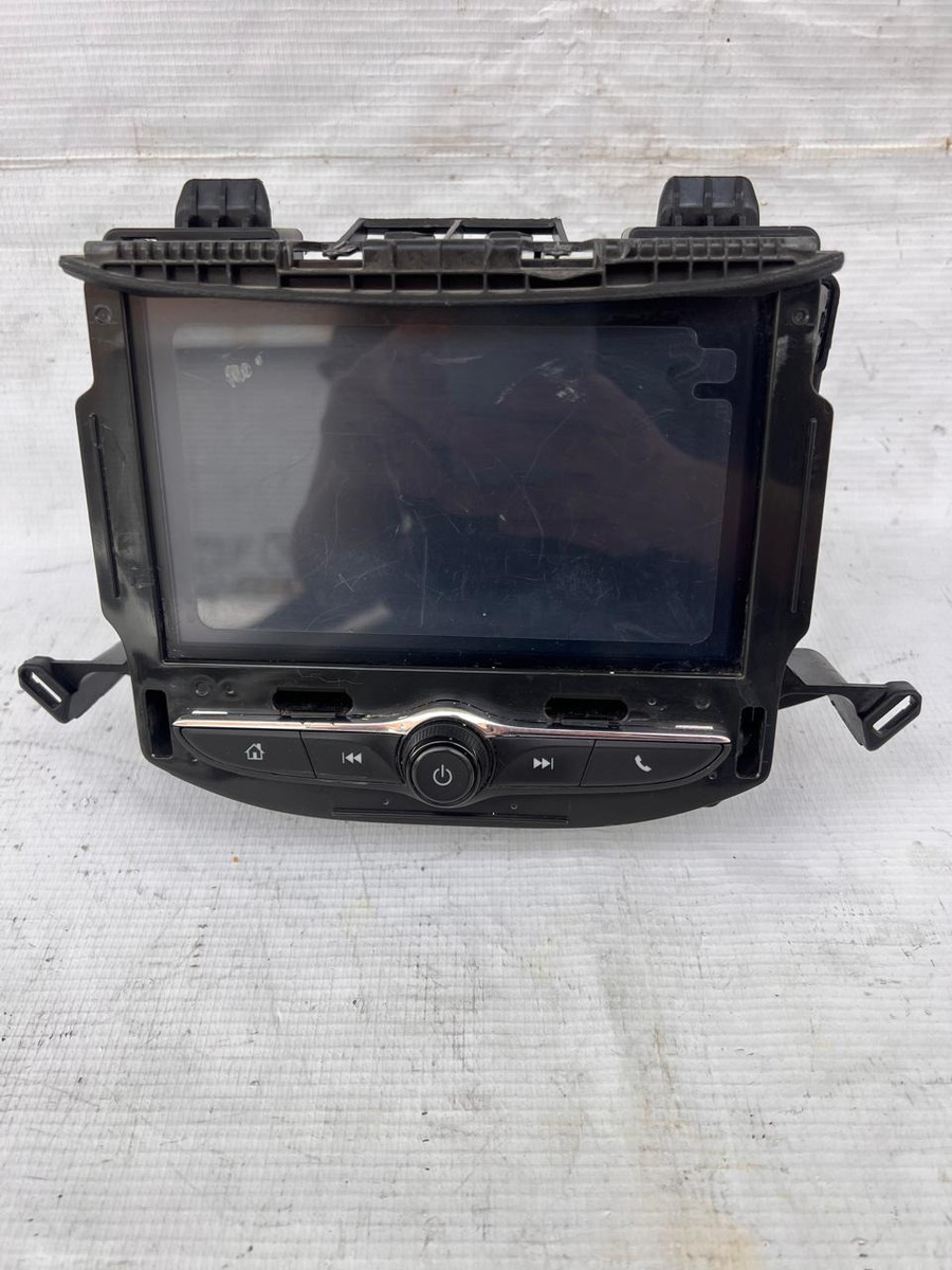 Estereo De Pantalla Chevrolet Trax/sonic 18-19 Original Negro