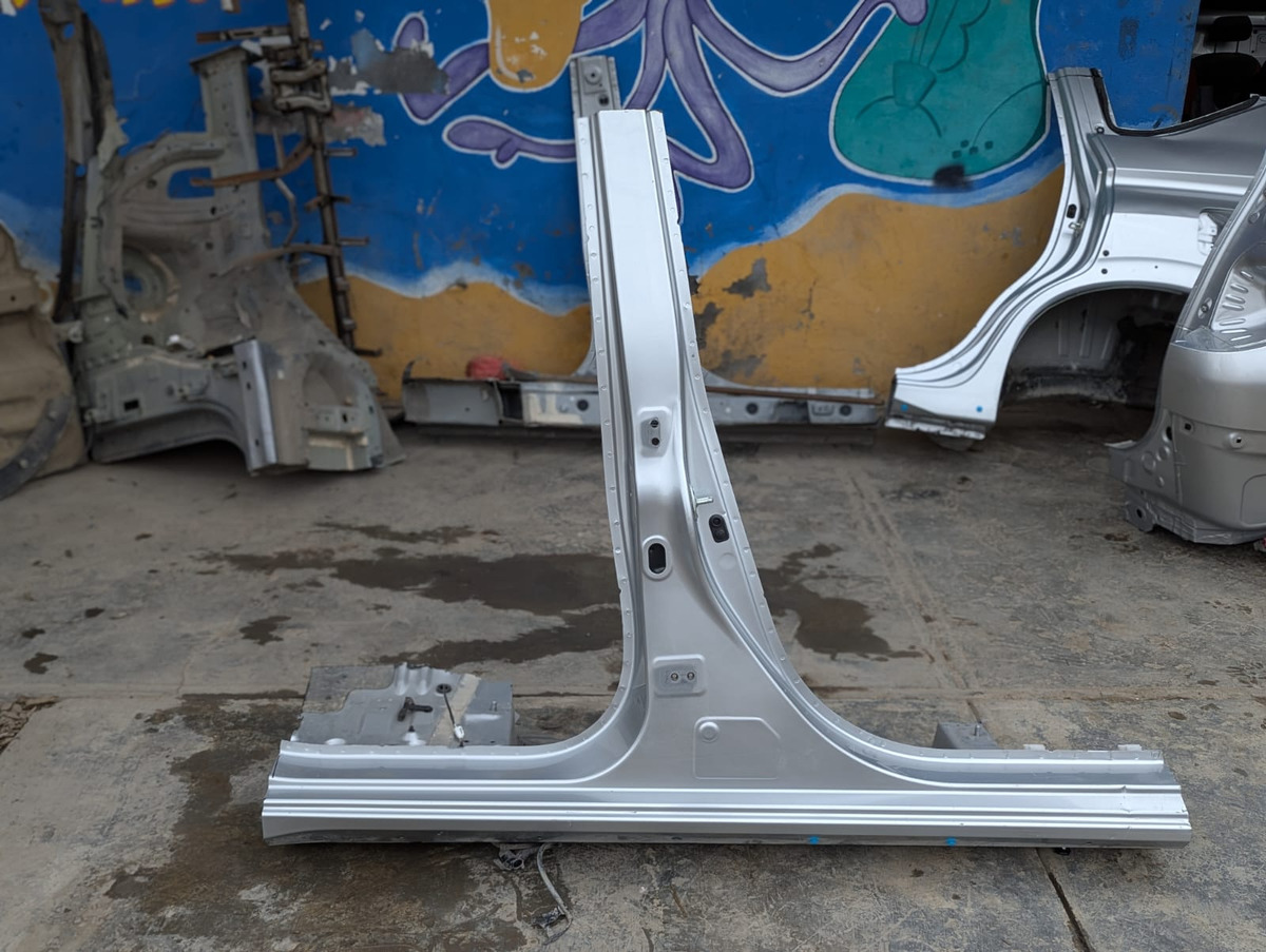 Mitsubishi Xpander 2022-2024 Poste Pilar B Derecho
