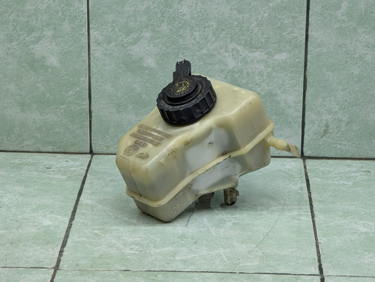 Bmw Serie 1 2006-2012 Deposito Liquido De Frenos