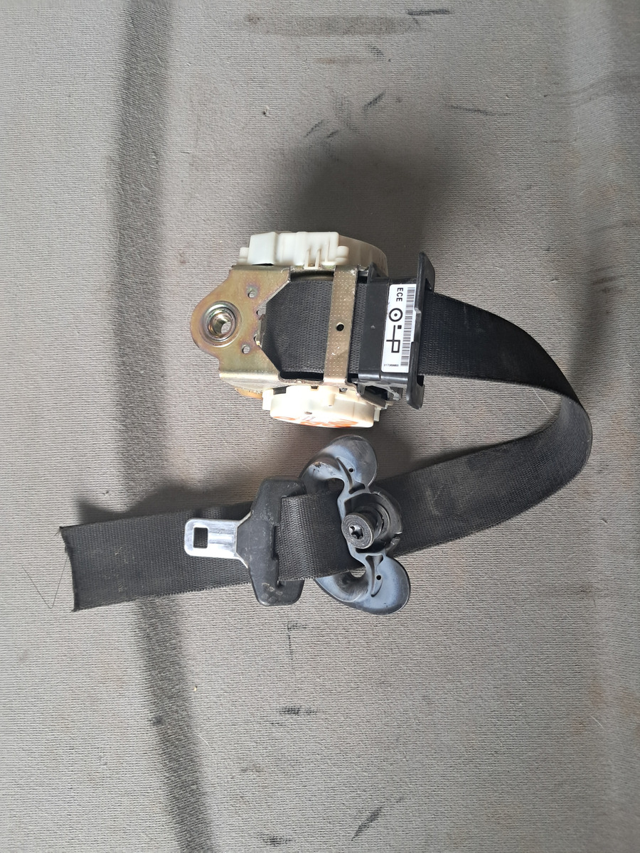 Bmw Series 1 2006 Al 2011 Cinturon Delantero Izquierdo
