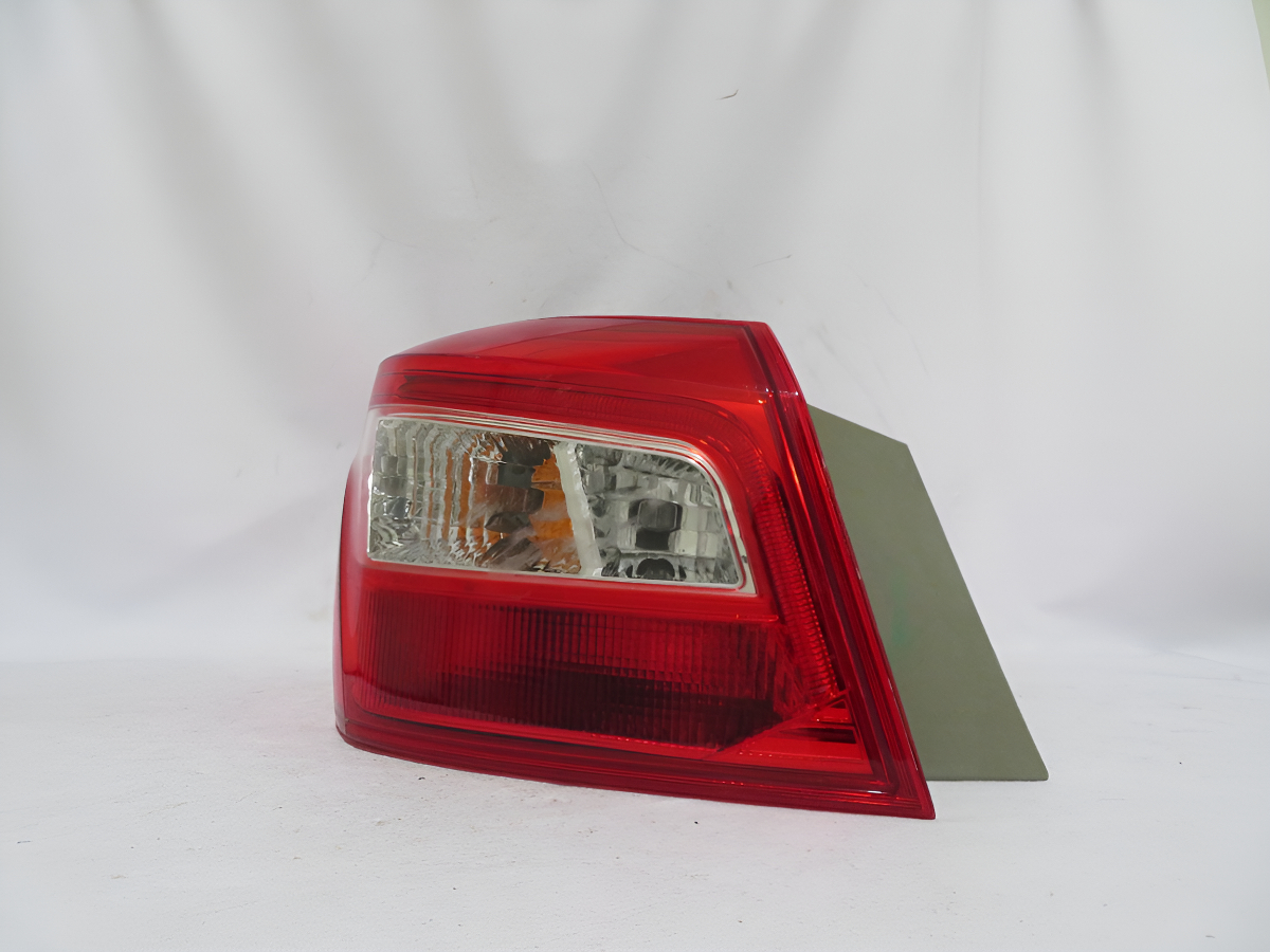 Calavera Izquierda Sentra 2017 2018 2019 Izquierdo Rojo - vista 1