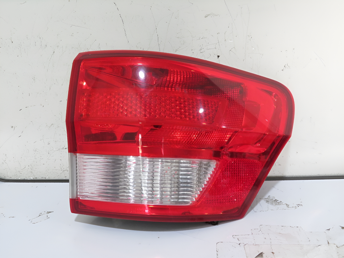 Calavera Exterior Derecha Jeep Grand Cherokee 2012. Derecho Rojo - vista 1