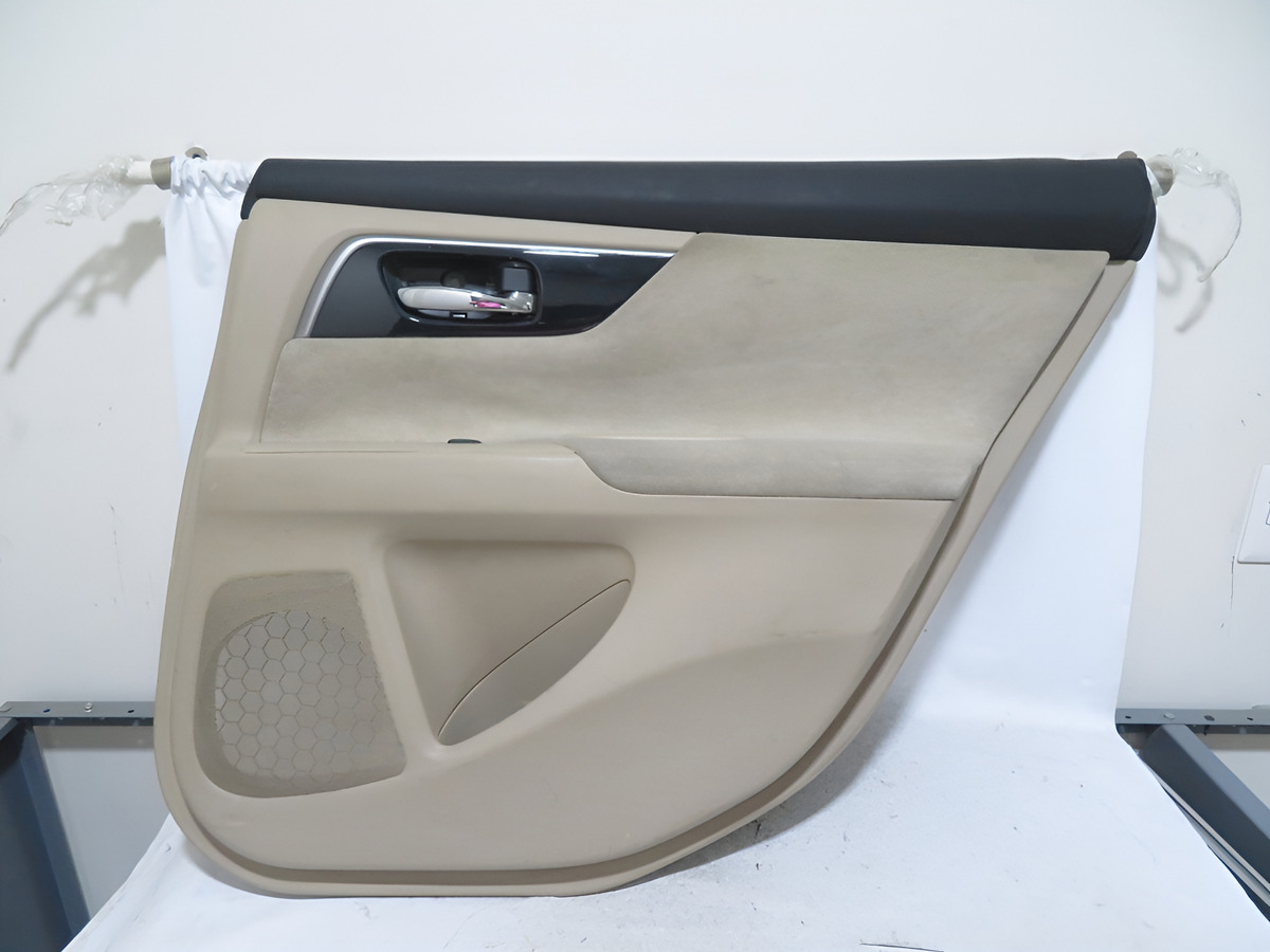 Tapa Vestidura Puerta Trasera Derecha Altima 2013-2018 Beige