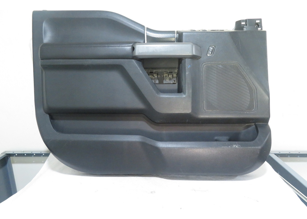 Tapa Vestidura Delantera Izquierda Lobo 2015-2020
