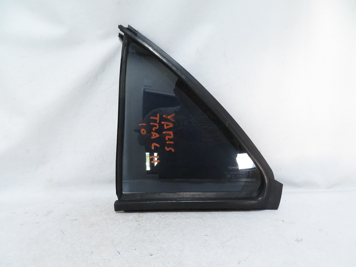 Cristal Aleta Puerta Trasera Izquierda Yaris 2010