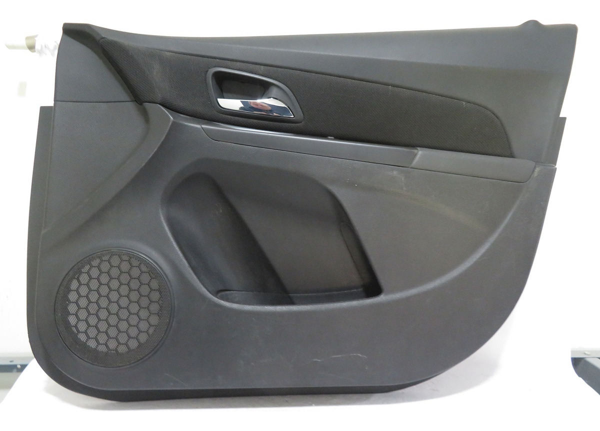 Tapa Vestidura Delantera Derecha Cruze 2010-2016