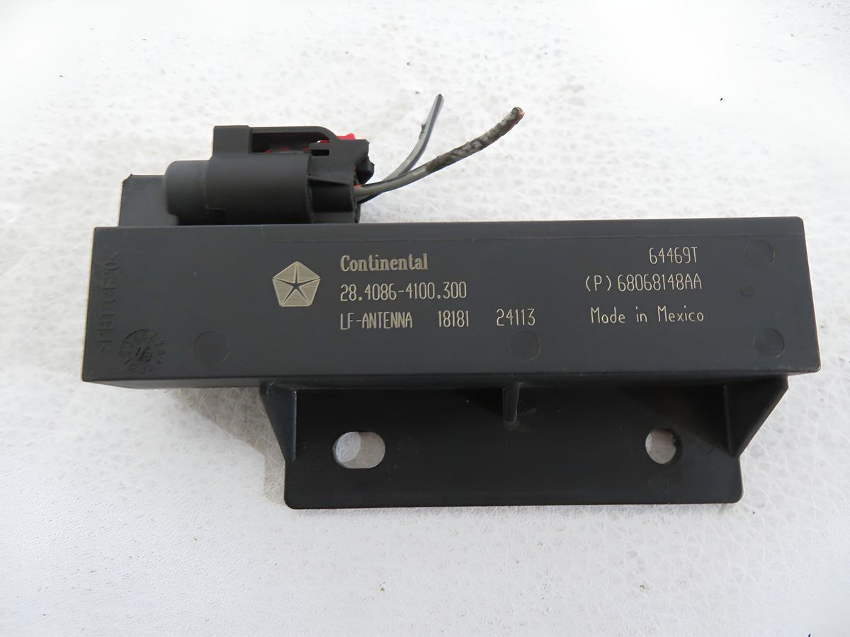 Modulo De Antena Jeep Cherokee 2015-2022 Sin Llave Negro