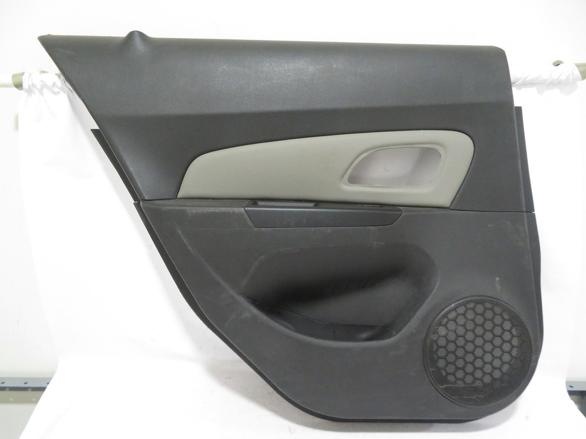 Tapa Vestidura Trasera Izquierda Cruze 2010 A 2016 Electrica