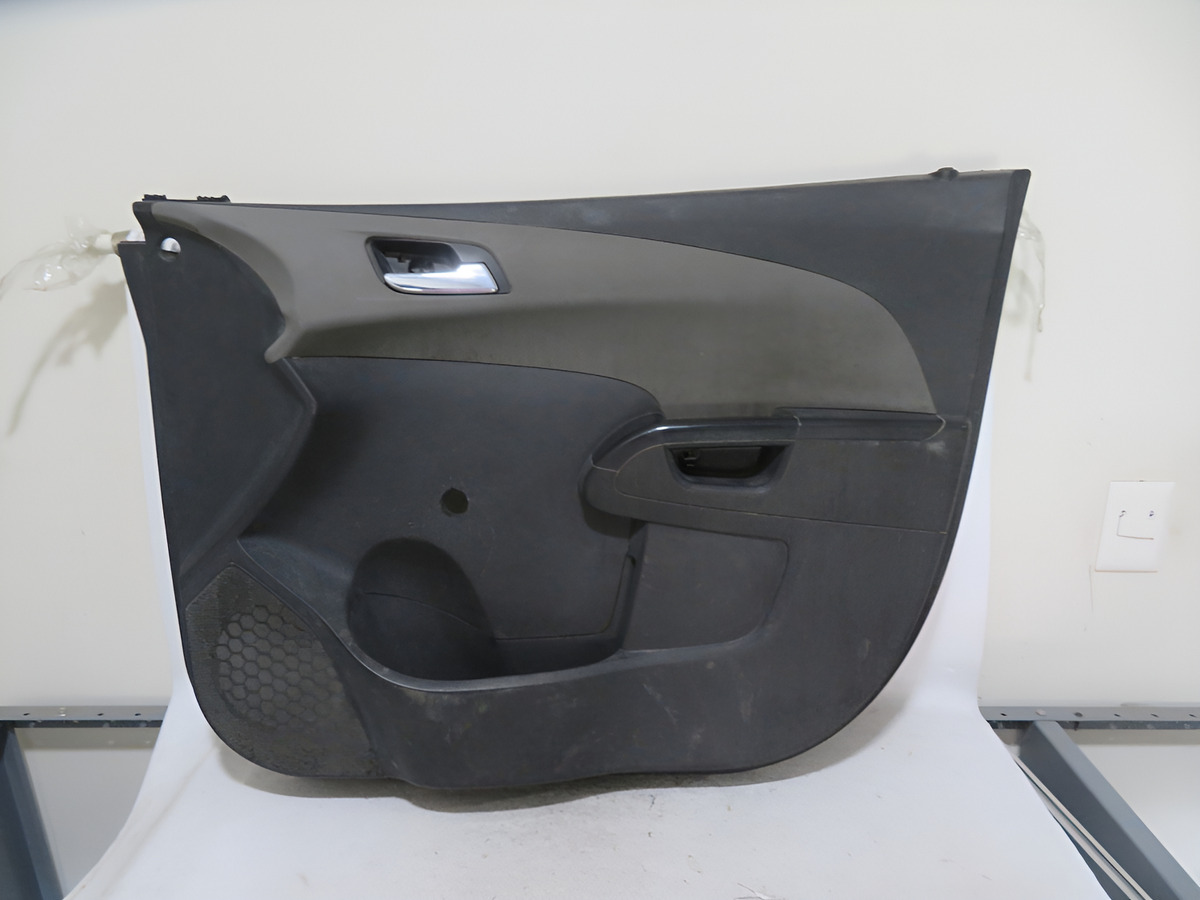 Tapa Vestidura Puerta Delantera Derecha Manual Sonic 2012
