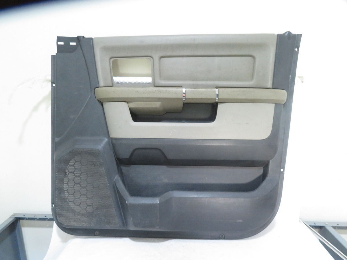 Tapa Vestidura Delantera Derecha Ram 2012