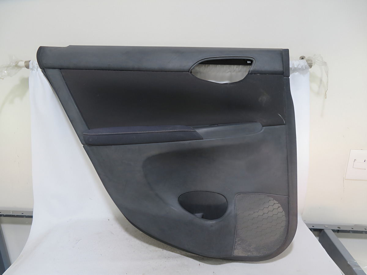 Tapa Vestidura Puerta Trasera Izquierda Sentra 2015
