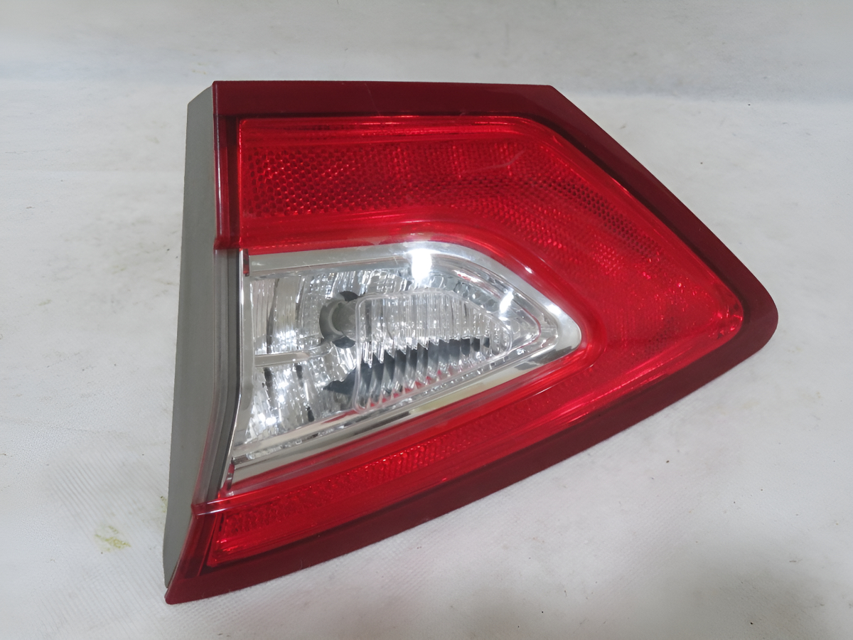 Calavera Interior Derecha Ford Fusion 2014 Derecho Rojo - vista 1