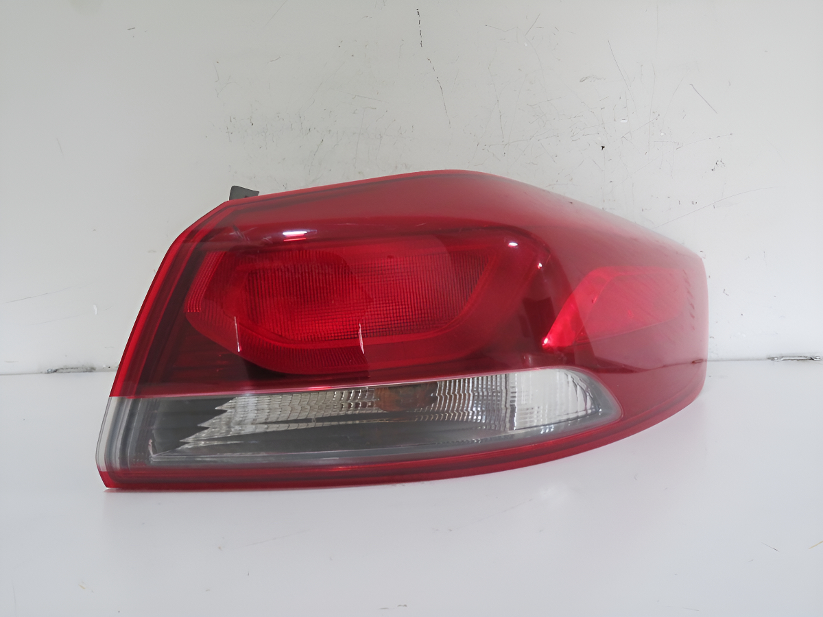 Calavera Derecha Hyundai Elantra 2017 2018 No Es De Leds Derecho Rojo - vista 1