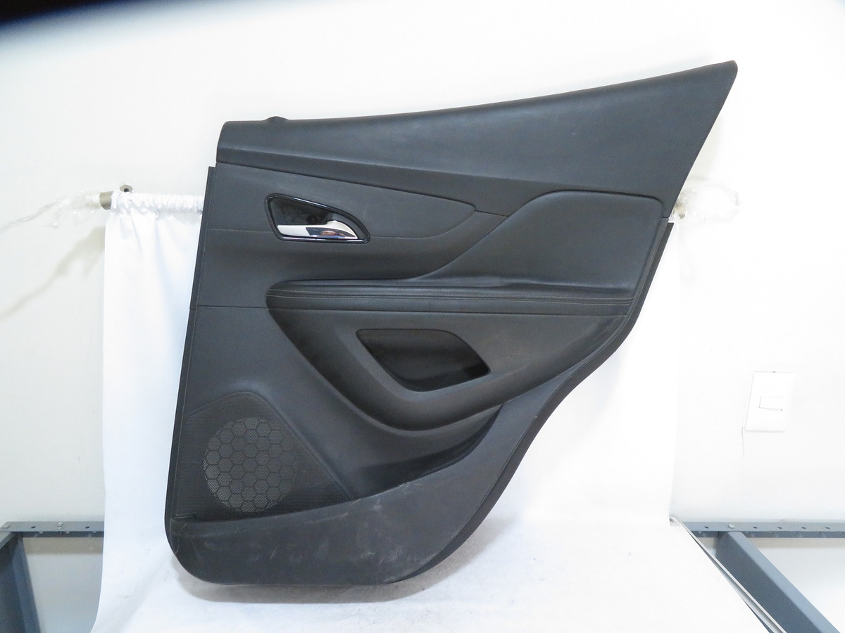 Tapa Vestidura Trasera Derecha Trax 2015