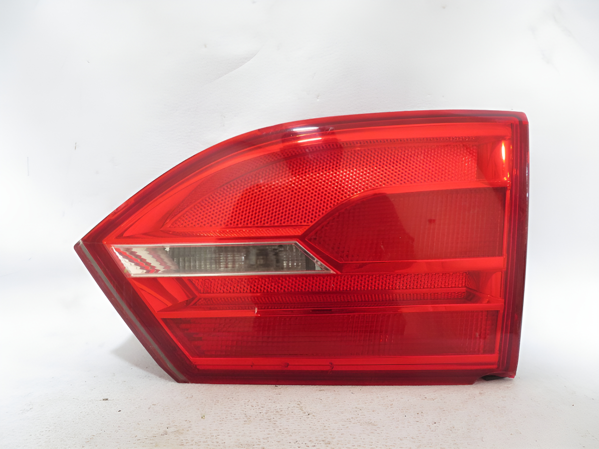 Calavera Interior Derecha Jetta 2012 2013 2014 C/detalle Derecho Rojo - vista 1