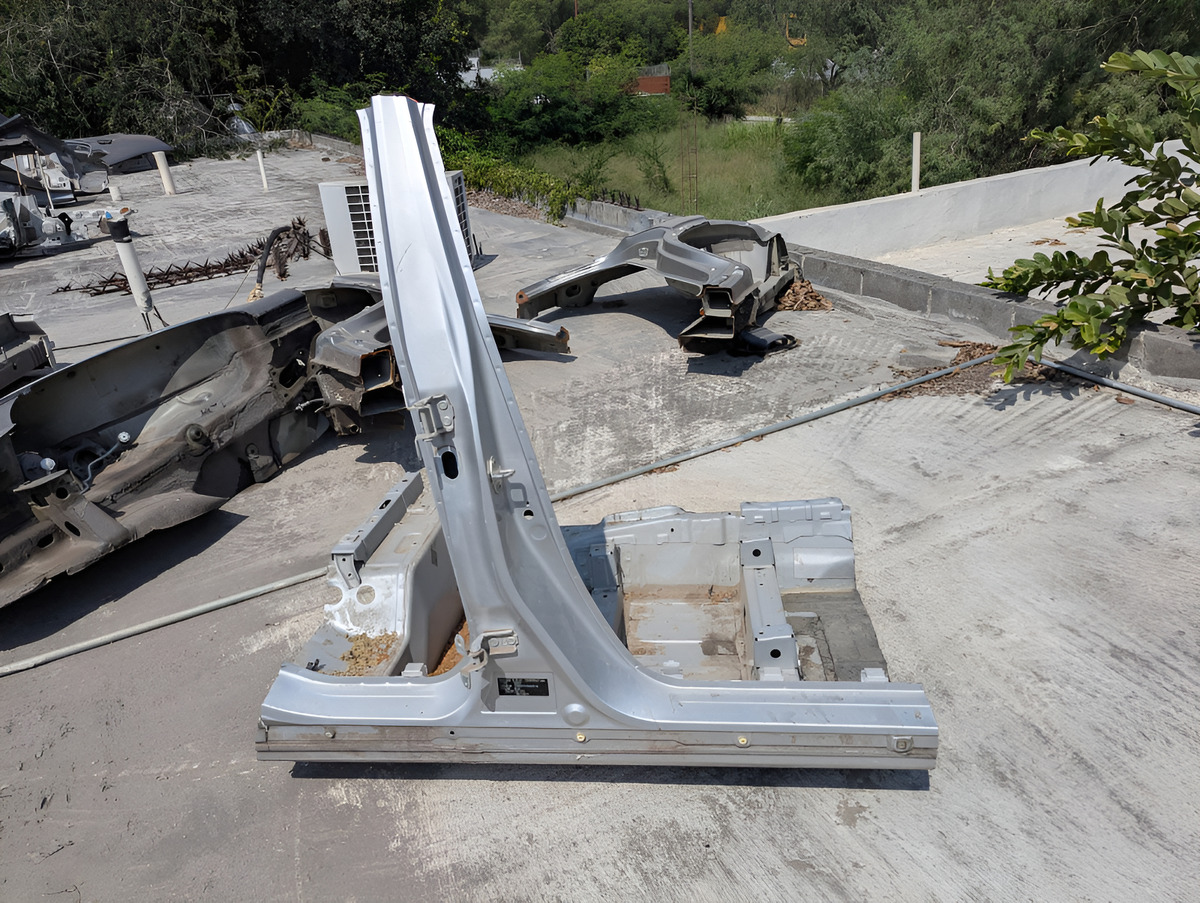 Mitsubishi Xpander 2022-2024 Poste Pilar B Derecho