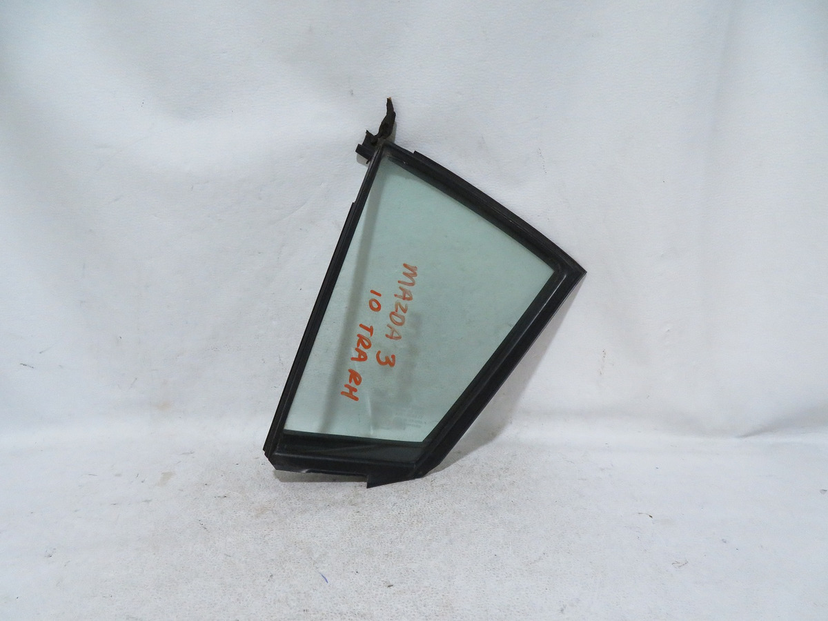 Mazda 3 2010 - 2011 Aleta Trasera Derecho Usado 