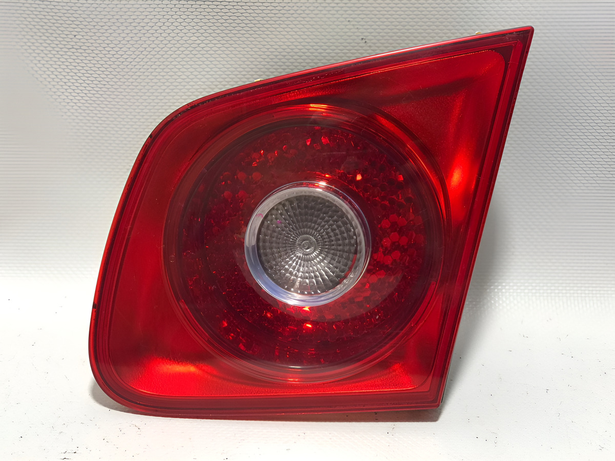Volkswagen Bora 2005 - 2010 Mica de Calaveras Derecho Usado 