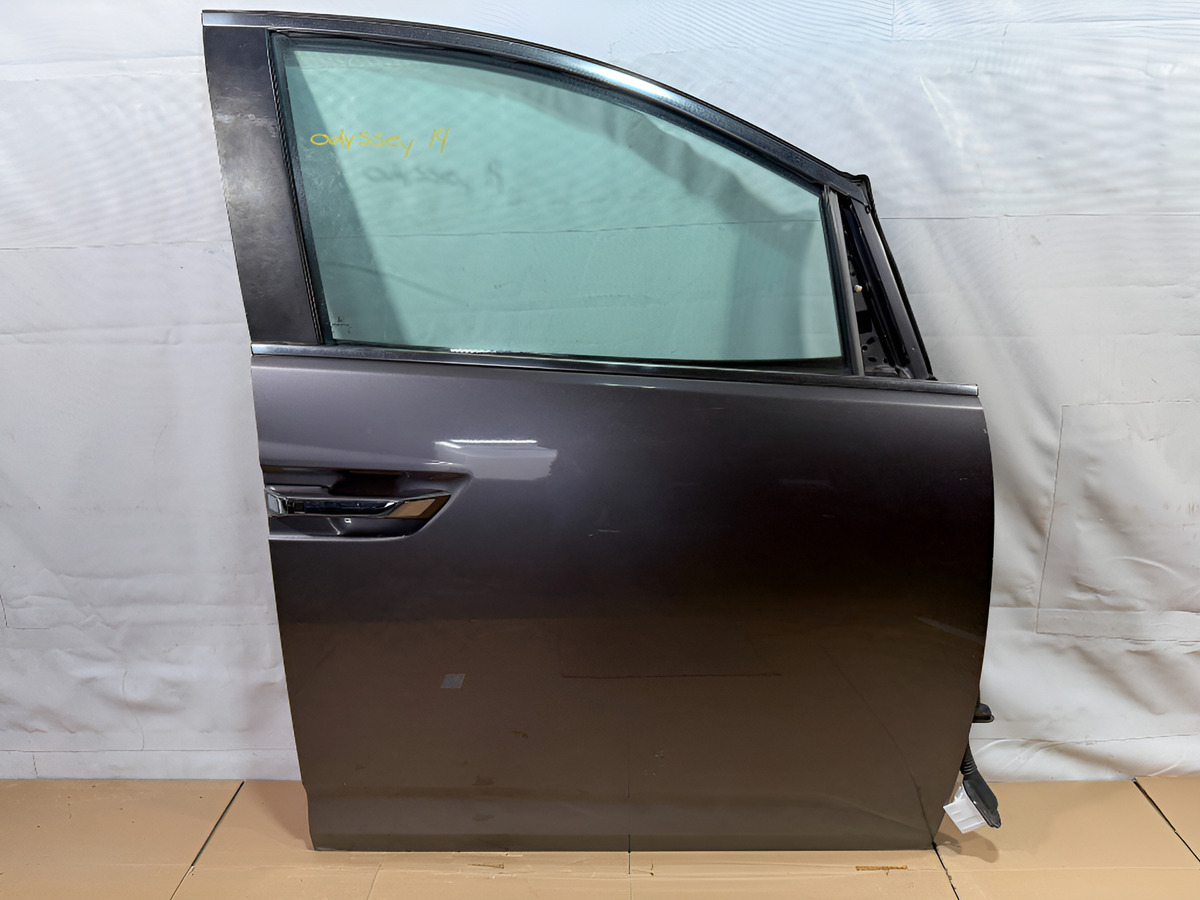 Honda Odyssey 2011 - 2017 Puerta Delantera Derecho Usado Original - vista 1