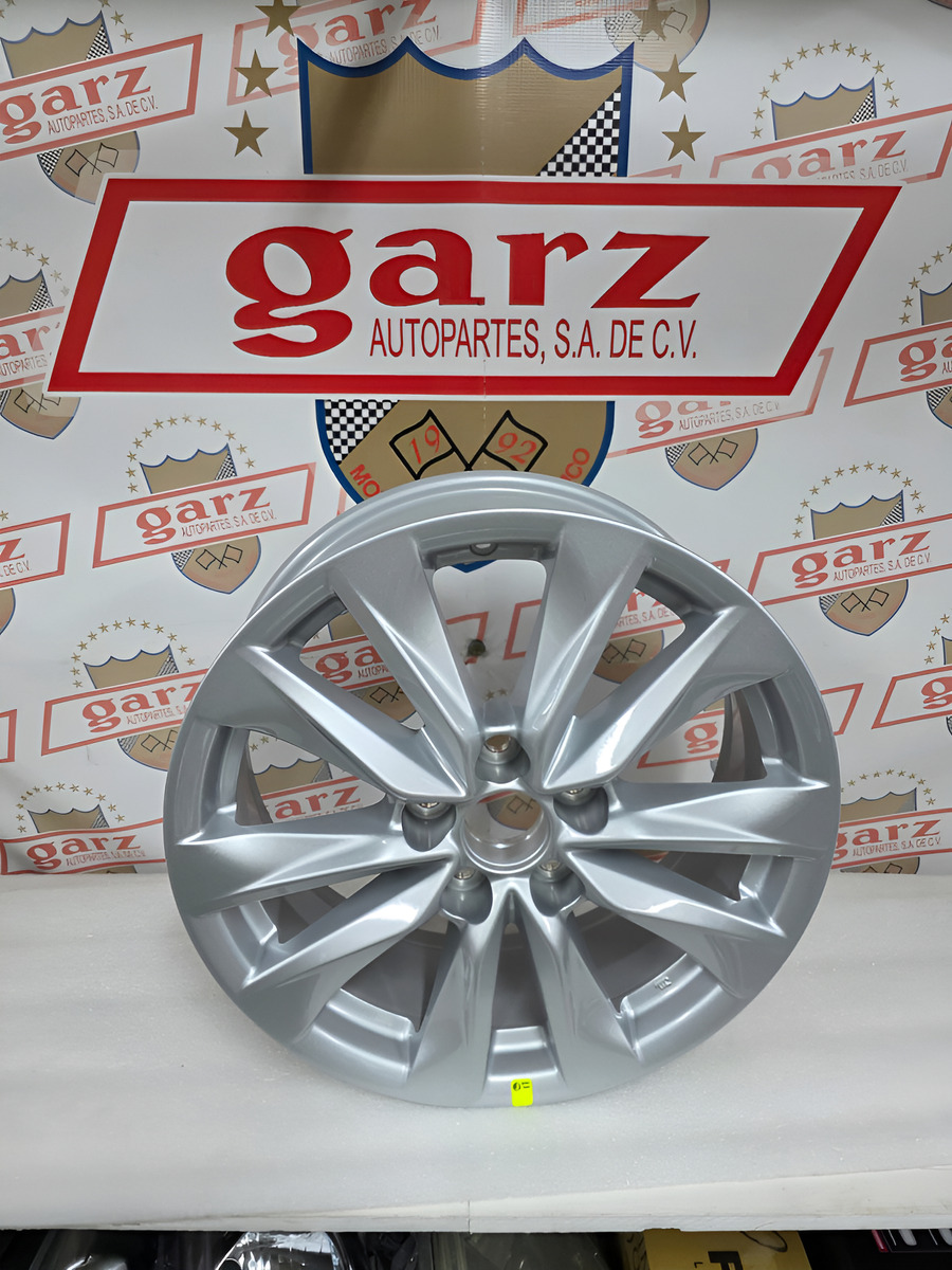 Rin 17 Toyota Camry 21 Al 24 Plateado