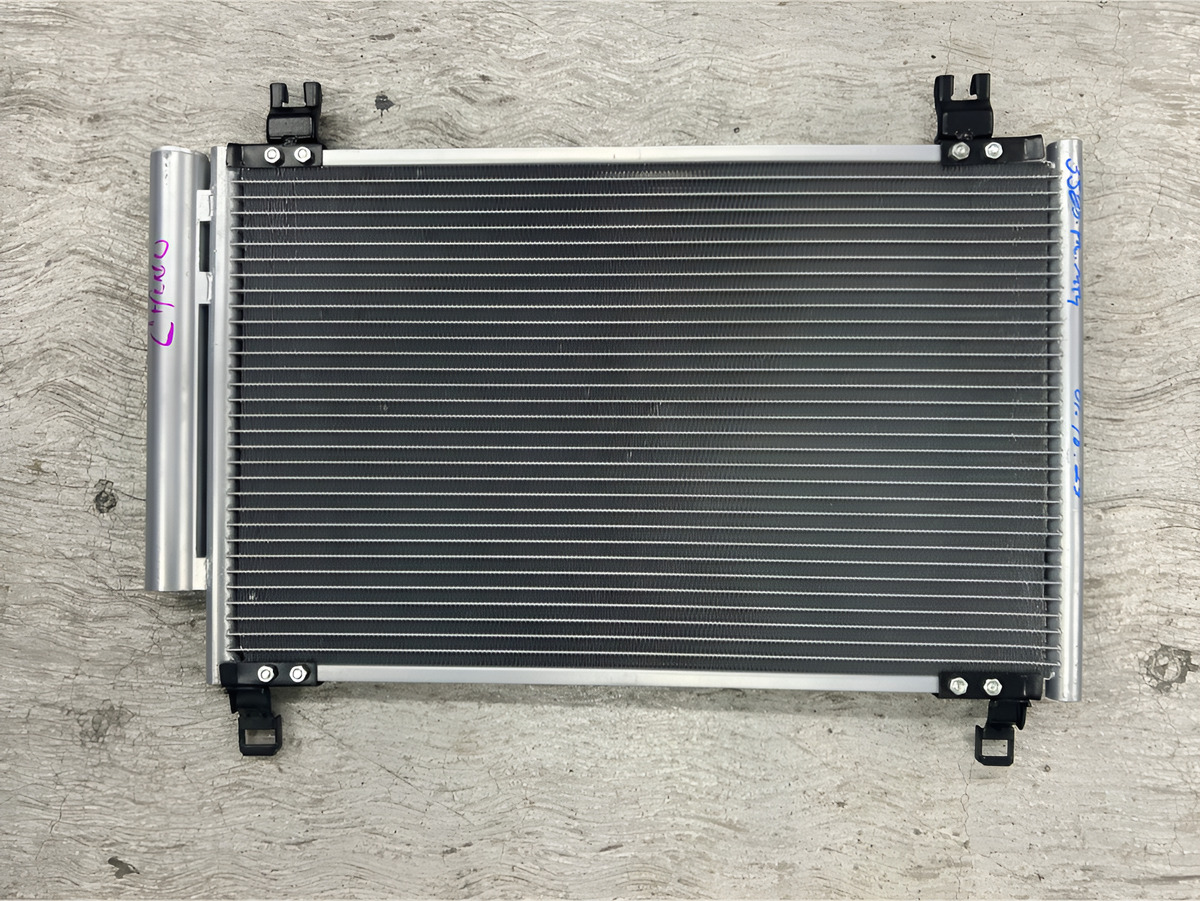 Condensador Toyota Yaris 2016-2022 Nvo.