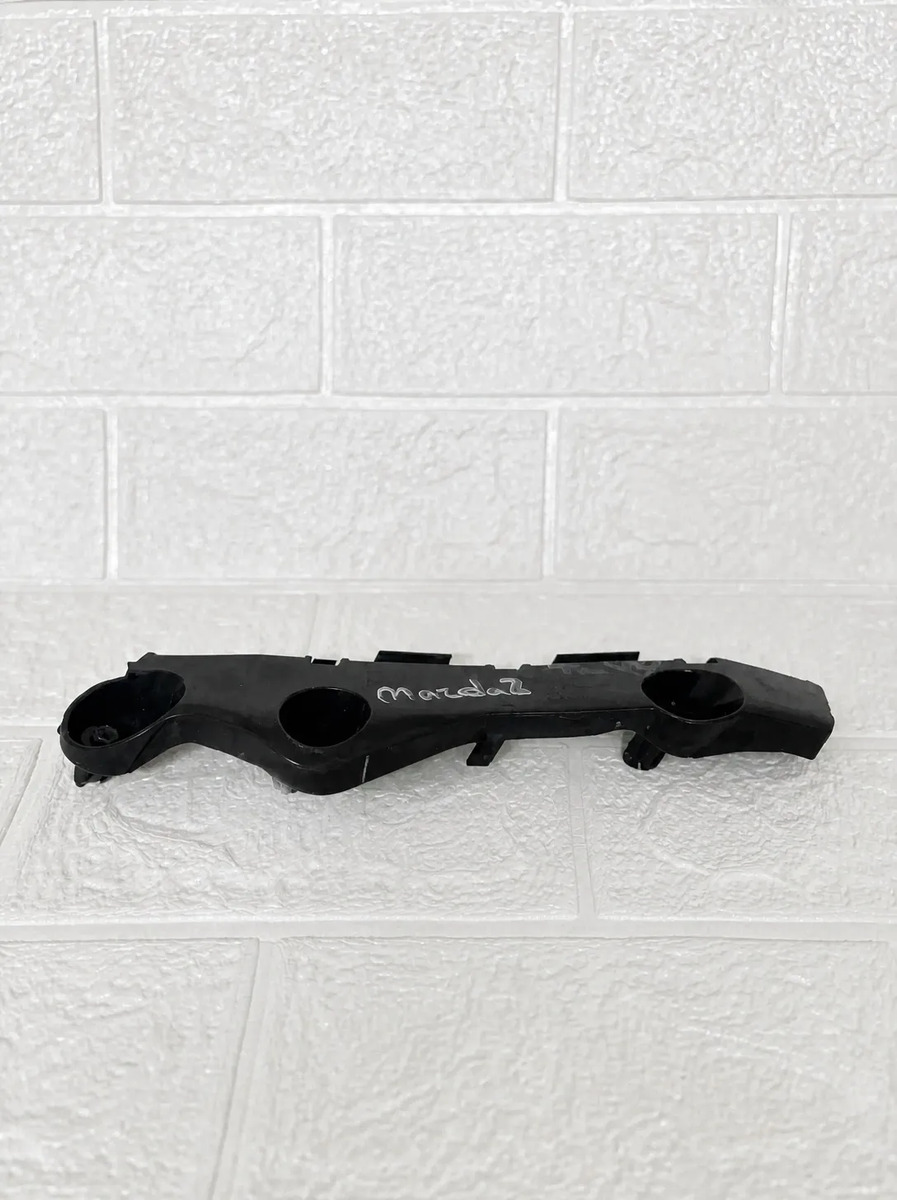 Guía De Fascia Trasera Derecha Mazda 2 2010 2015